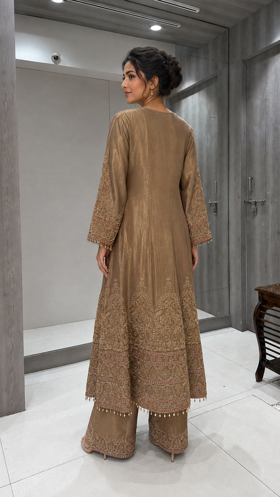 Elegant bronze-gold Suit